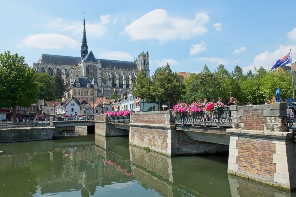 La cathédrale d'Amiens vue depuis les quais de la Somme