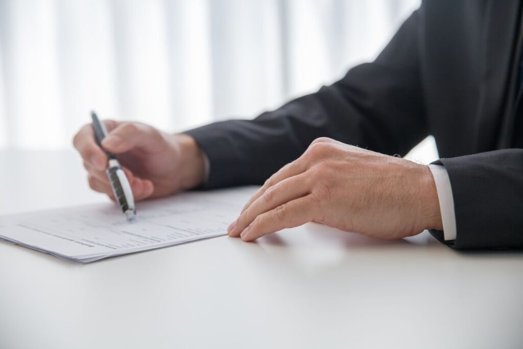 Signature des documents de vente d'une voiture