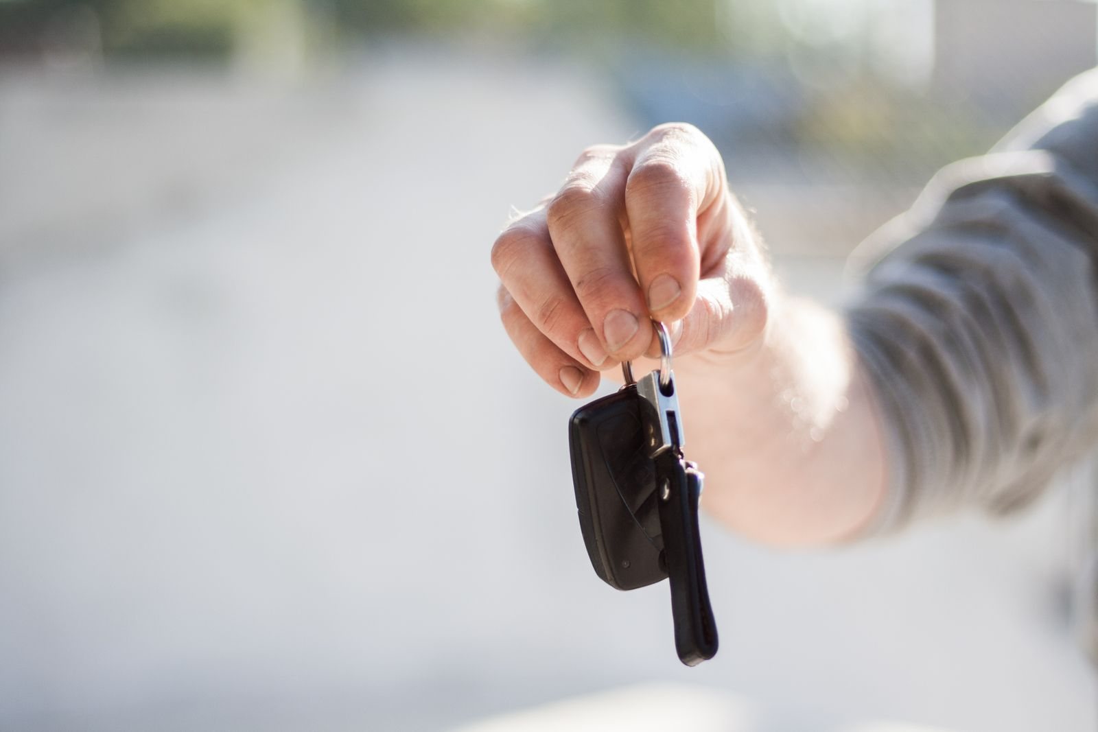 Vendre sa voiture à un professionnel, démarches et pièges à éviter